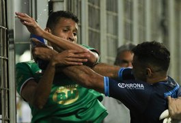 Vídeo. Fim de jogo entre Cruzeiro e CSA tem briga entre jogadores
