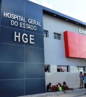 Grave acidente deixa motociclista e mulher feridos em Maceió