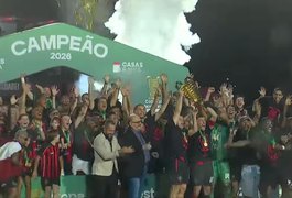 Vitória vence o Fortaleza novamente, conquista o pentacampeonato e levanta a taça da Copa do Nordeste 2026