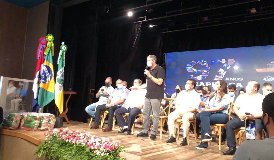 Arthur Lira critica a Petrobras em cerimônia com anúncio de pavimentação de ruas em Arapiraca