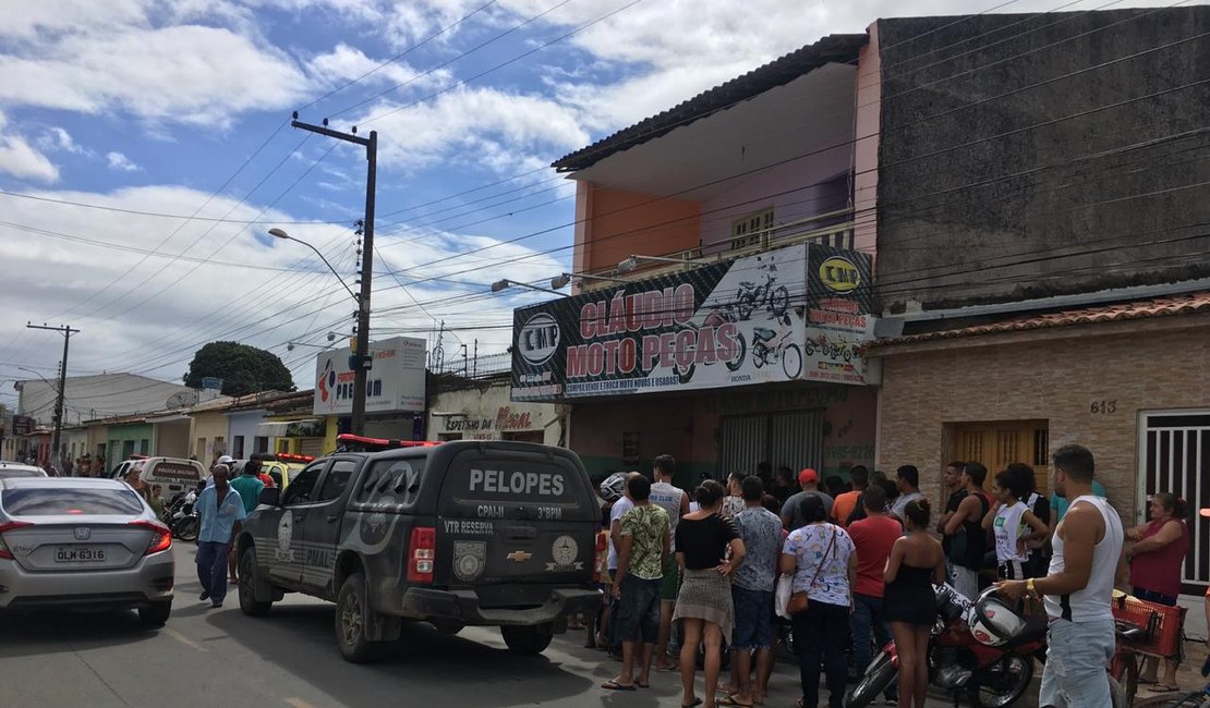 Ex-presidiário é assassinado a tiros em oficina mecânica, em Arapiraca