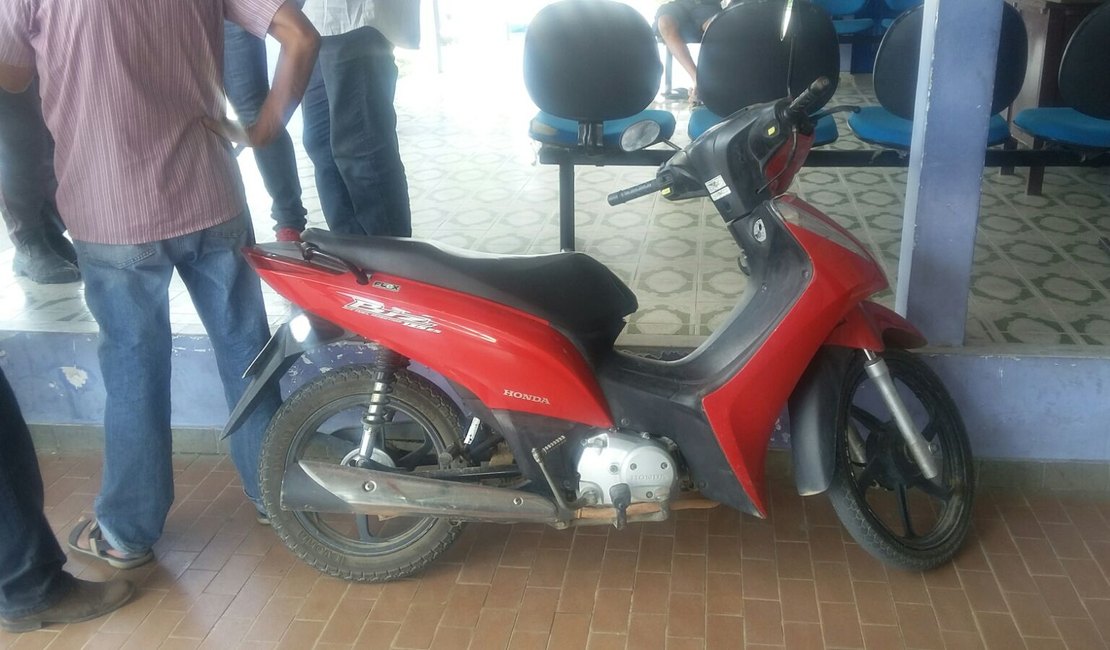 RP recupera motocicleta roubada e captura assaltantes em Arapiraca