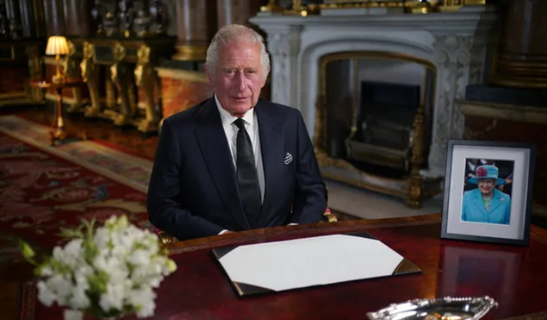 Charles III faz o primeiro discurso como rei e renova promessa de servir feita por Elizabeth II