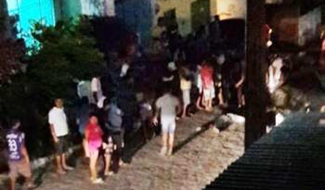 Jovem de 17 anos é morto a tiros na porta da casa da namorada, na cidade de Boca da Mata