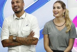 Fernando se senta ao lado de Aline e ouve de mineira: 'Eu perdoo'