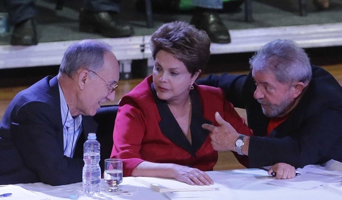 PT confirma candidatura de Dilma a reeleição