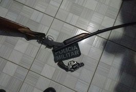 Após disparos e atingir tanque de motocicleta, homem é detido por populares, em Traipu