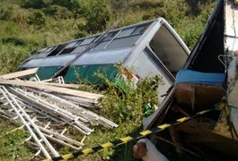 Ônibus de circo tomba e deixa feridos em Alagoas