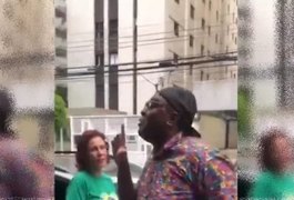 Vídeo mostra momento de discussão entre Carla Zambelli e homem que ela apontou a arma