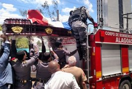 Familiares e amigos dão o último adeus a ex-comandante da PM de AL