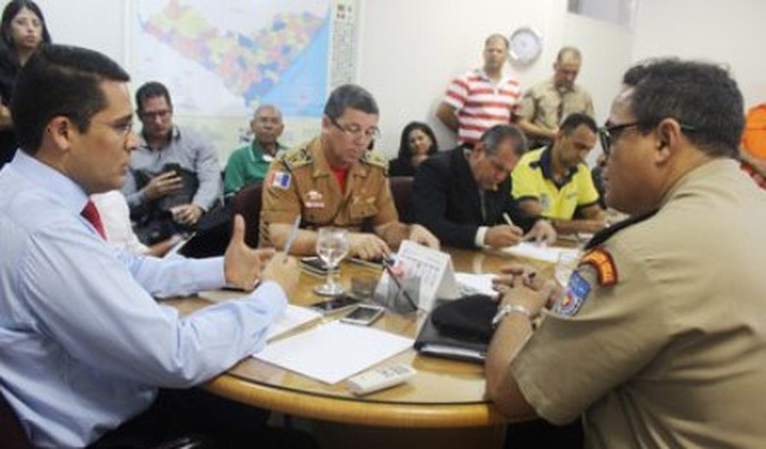 Governo de Alagoas recebe policiais militares e bombeiros em Mesa de Negociação