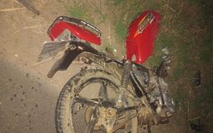 Motocicleta ficou completamente destruída