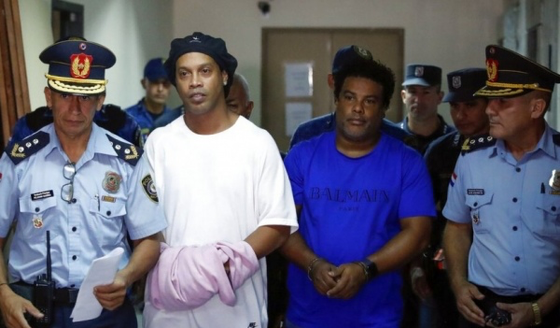 Ronaldinho e Assis fizeram depósito de R$ 42 mil para naturalização