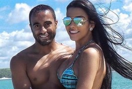 Jogador Lucas, Paris Saint-Germain, passa férias na Barra de São Miguel, em Alagoas