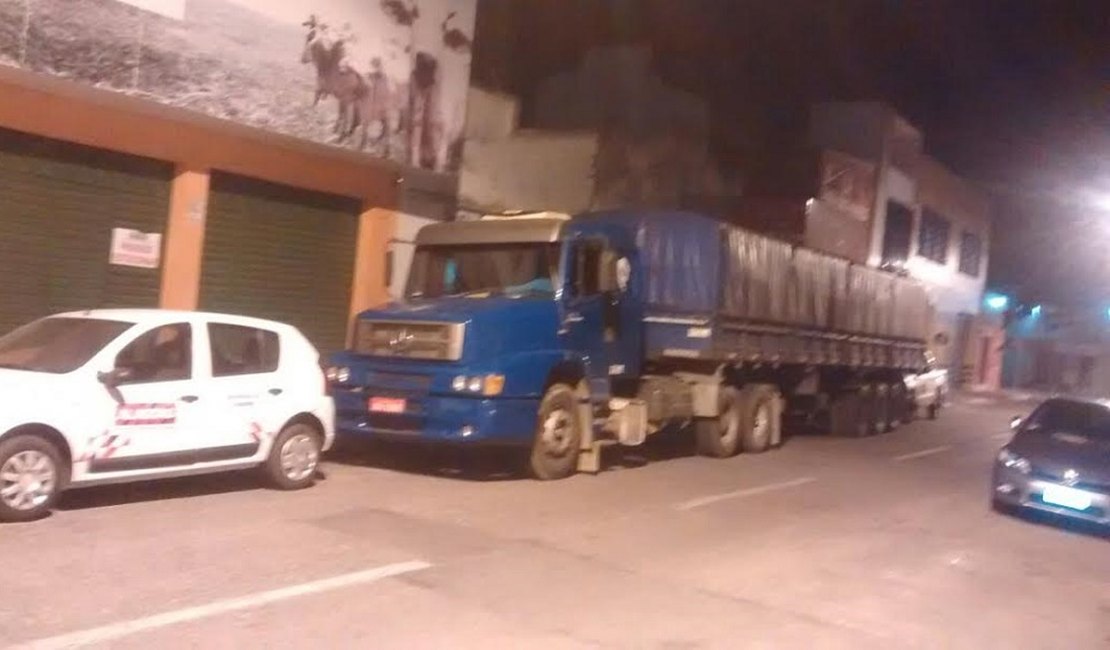 Caminhão com cerca de 20t de fumo sem nota fiscal é autuado pela Sefaz no Agreste