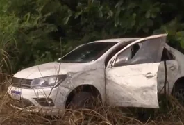 Saída de pista é registrada na AL-101 Sul após motorista perder controle de carro por causa da pista molhada