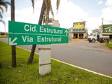 Eleitor embriagado tira a roupa e tenta votar nu em zona eleitoral e acaba detido