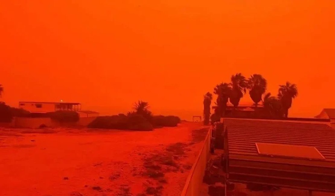 Chegada do ciclone Narelle deixa céu em 'tons de vermelho sangue' na Austrália