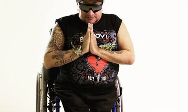 Kinho, cantor do Rodo, morre após mal estar na Bahia