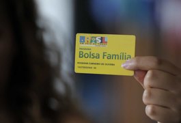 Governo prorroga suspensão de revisões do Bolsa Família