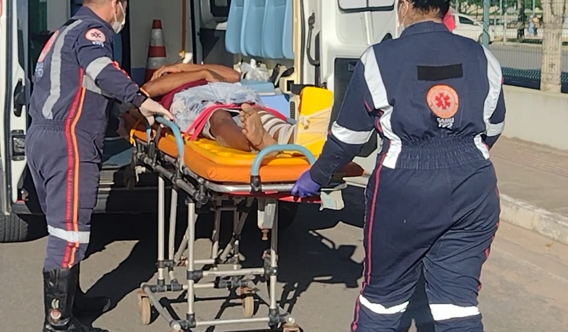 Colisão entre carro e moto deixa duas pessoas feridas em Arapiraca