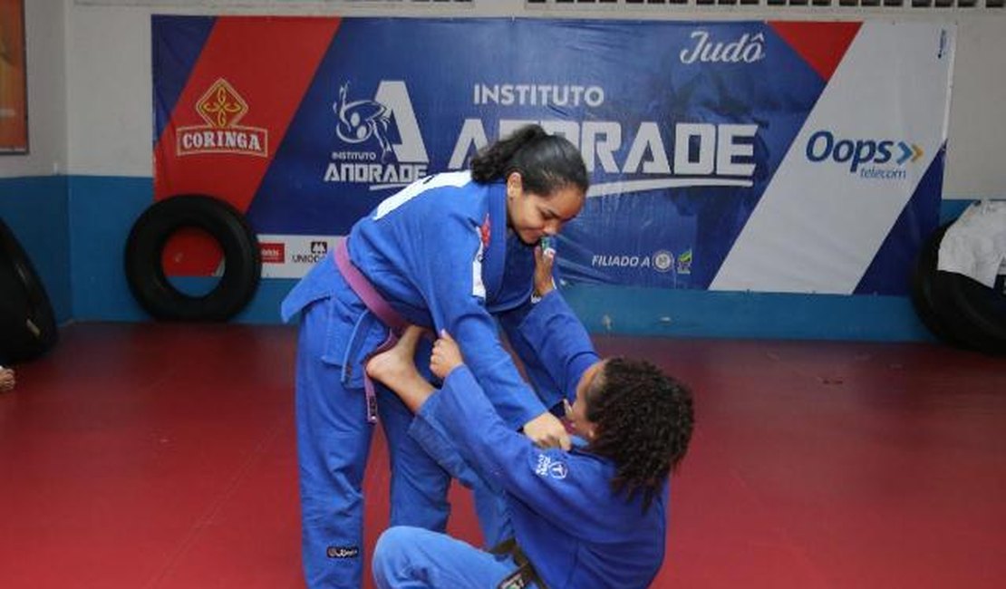 Mais de 50 atletas do Instituto Andrade participam de treinamento de campo Estadual de Judô