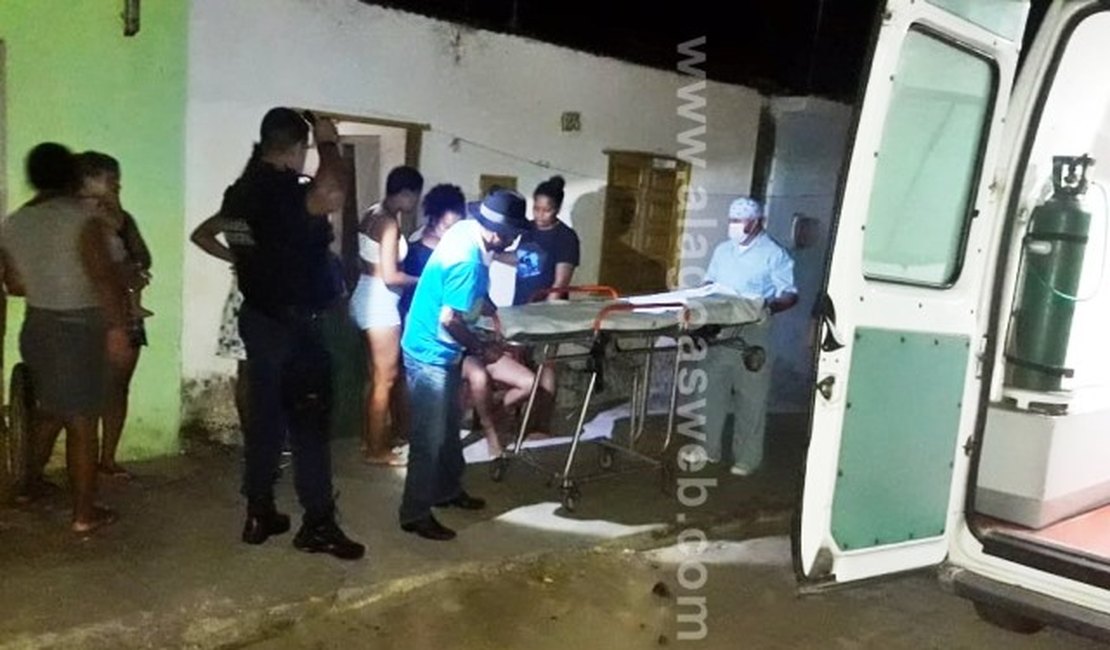 Jovem é alvejada por disparo de arma de fogo enquanto bebia com amigos em Teotônio Vilela