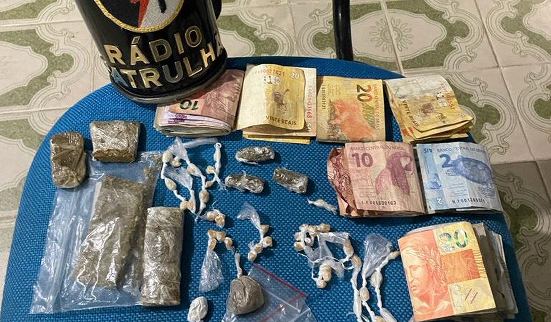 Polícia prende homens em flagrante por tráfico de drogas no 'Beco do Bolinha', em Arapiraca