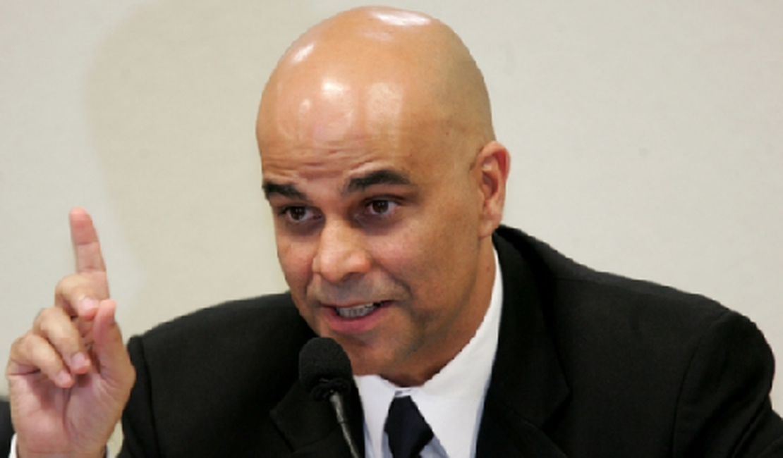 Marcos Valério assina acordo de delação premiada com a PF