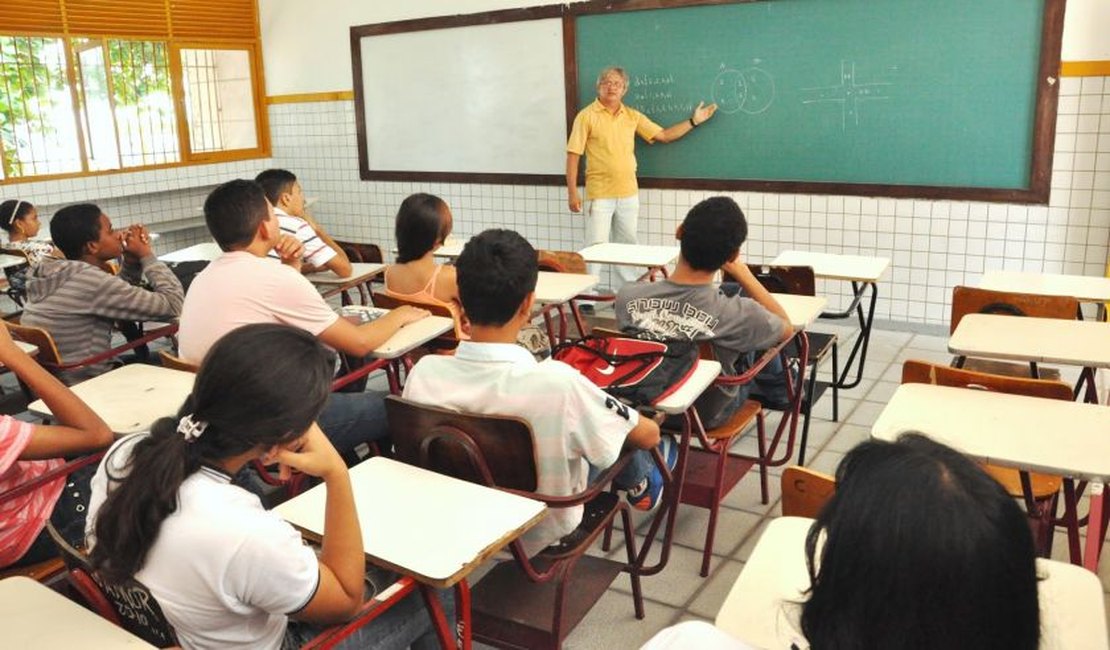 Só 31 escolas públicas com alunos de baixa renda mantêm excelência no ensino desde 2011, diz pesquisa