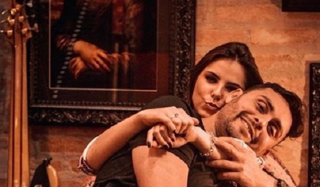 Miss anuncia namoro com cantor alagoano Mano Walter