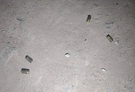 Trio criminoso encapuzado mata homem com 12 tiros em Maceió