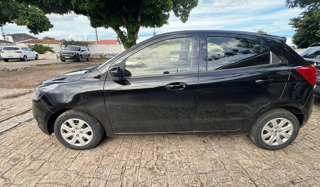 Carro com queixa de apropriação indébita no estado de Sergipe é recuperado em Arapiraca
