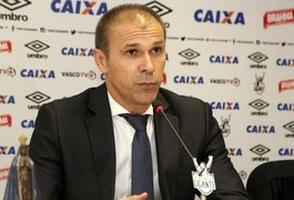 Funcionária de hotel diz que técnico se esfregou nela e tentou beijá-la à força