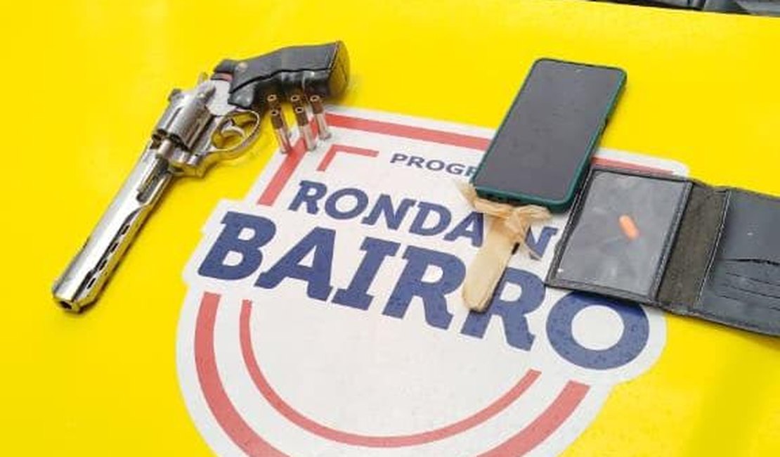 Homem é detido após ameaçar populares com simulacro de arma no Centro de Arapiraca