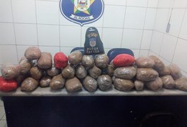 Motorista por aplicativo é preso com 20 kg de maconha dentro de carro