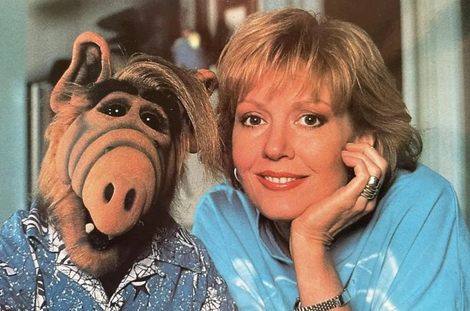 Morre Anne Schedeen, estrela da série Alf: O ETeimoso, aos 77 anos