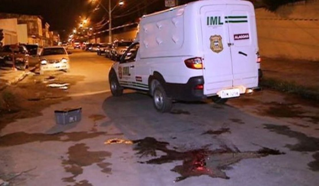 Familiares do homem achado morto dentro de um carro na BR-104 falam sobre suspeitos