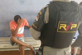 Jovem é detido por populares após roubar celular no Centro de Arapiraca