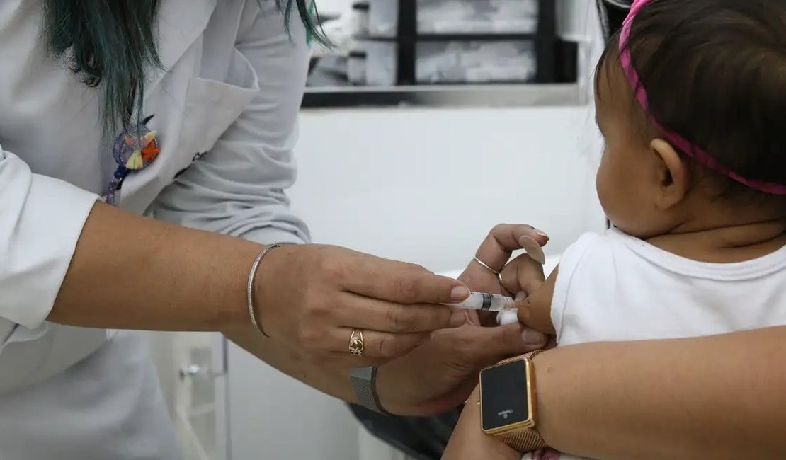 Alagoas recebe 12,4 mil doses da nova vacina contra vírus sincicial respiratório