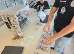 Polícia apreende 40 mil dólares em cédulas falsas na casa da influenciadora