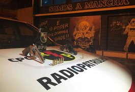 Polícia apreende armas na sede da Mancha Azul