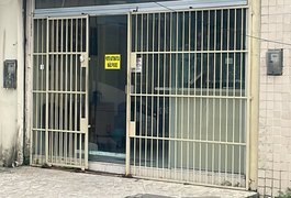 Três homens invadem pousada para matar hóspede na Pajuçara, em Maceió; tiroteio foi registrado no local