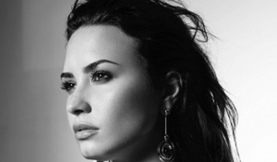Demi Lovato publica carta e fala pela primeira vez após internação