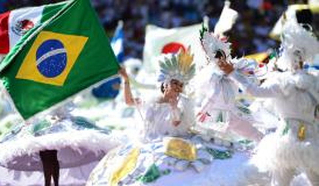 Encerramento da Copa teve escola de samba e música popular