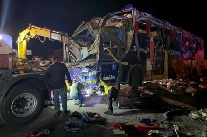 Corpos de vítimas de acidente com ônibus na BR-116 são liberados do IML e levados para Alagoas, São Paulo e Bahia