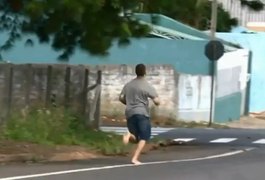 Cinegrafista de emissora de TV flagra momento em que preso foge da cadeia