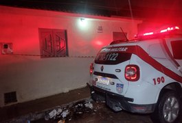 Homem é morto na sala de residência no bairro Manoel Teles, em Arapiraca
