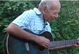 Cantor e compositor alagoano Carlos Moura, morre aos 73 anos