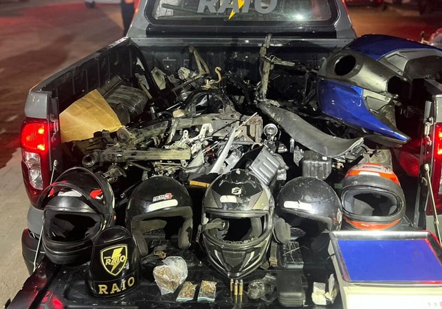 PM flagra desmanche de motocicletas em residência no Clima Bom